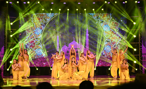 印度舞《异域天使》器乐串烧《乐动心弦》校友代表袁伟演唱《天之大》